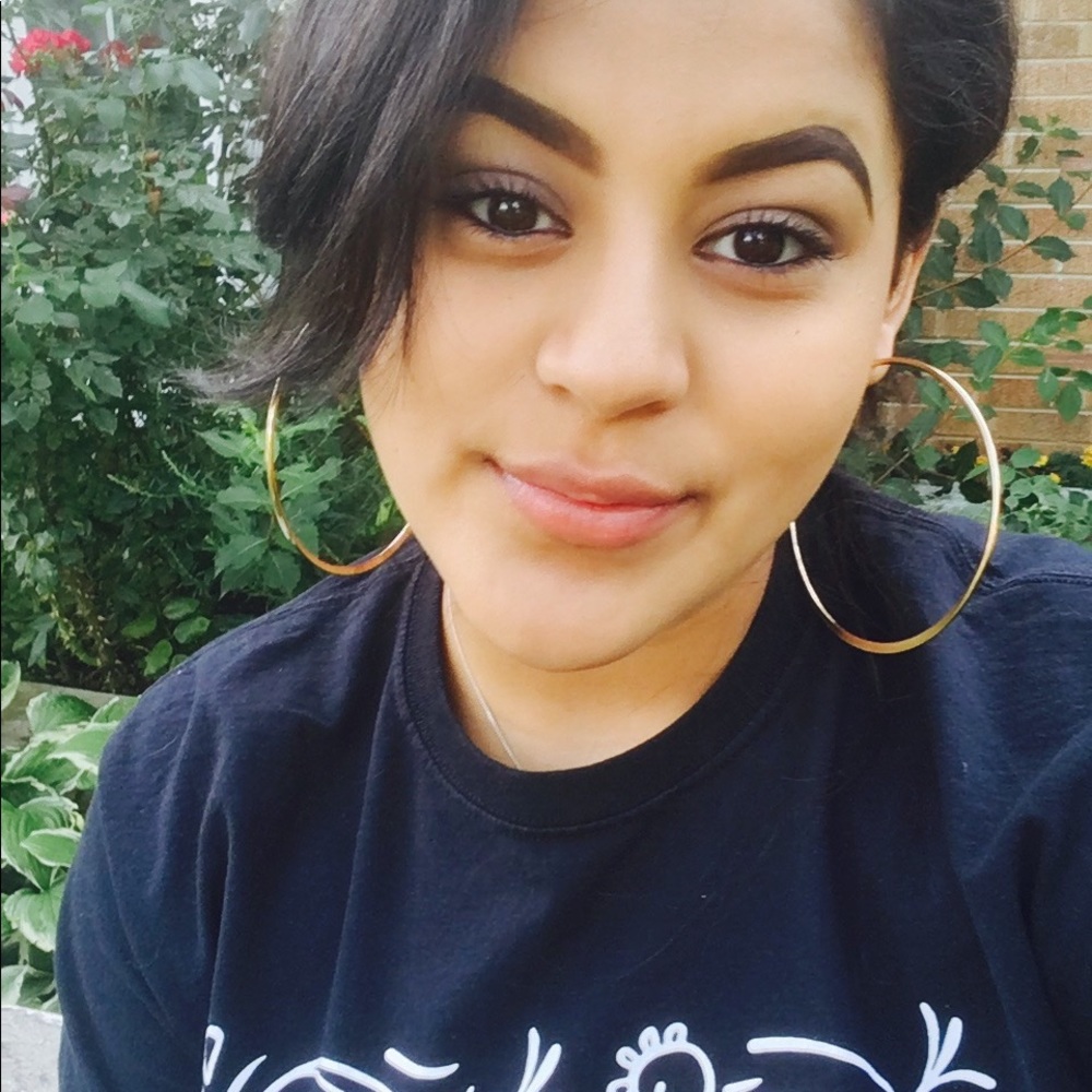 Meet your Posher, Paola